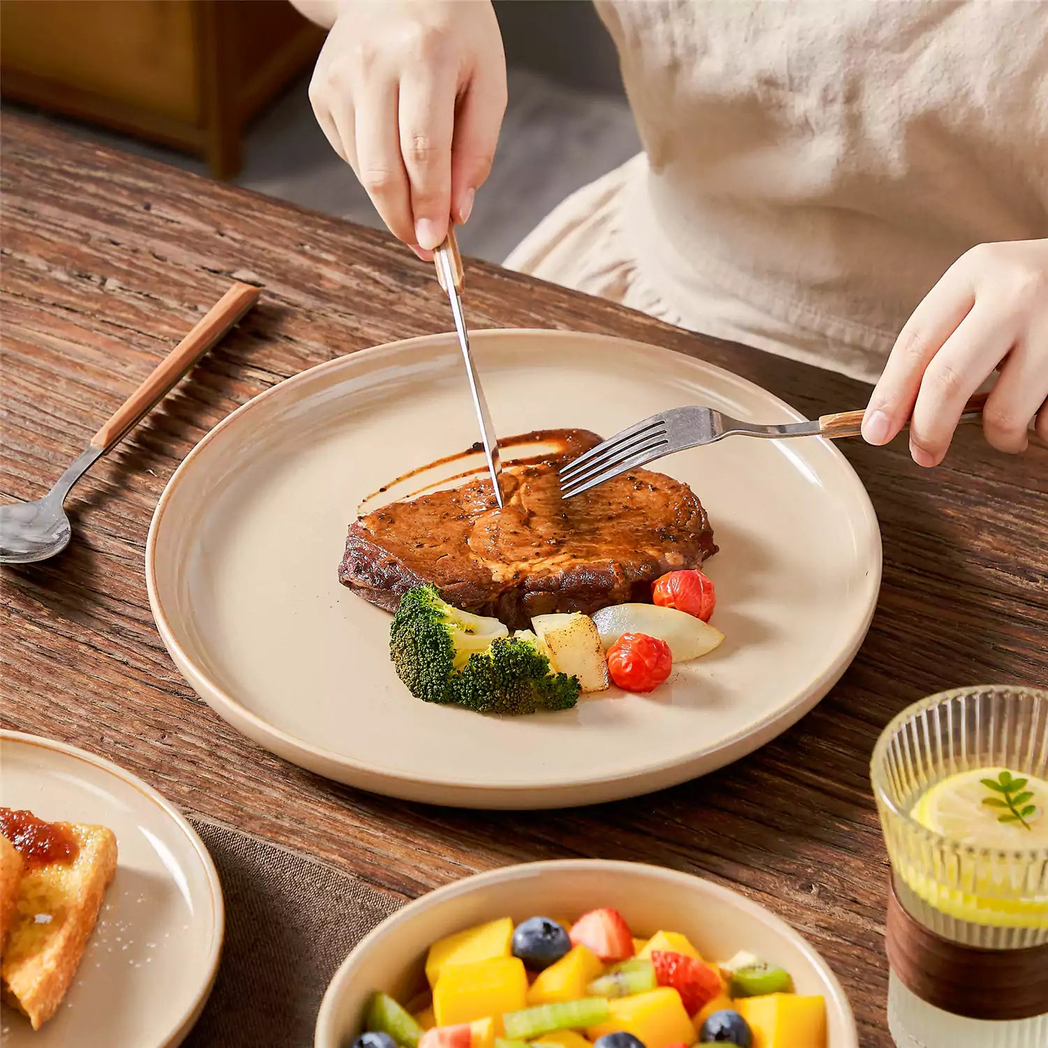 Playa 18-Piece Stoneware Dinnerware Set with plates and bowls for 6 - featuring a unique caramel reactive glaze and a farmhouse-inspired style-vancasso