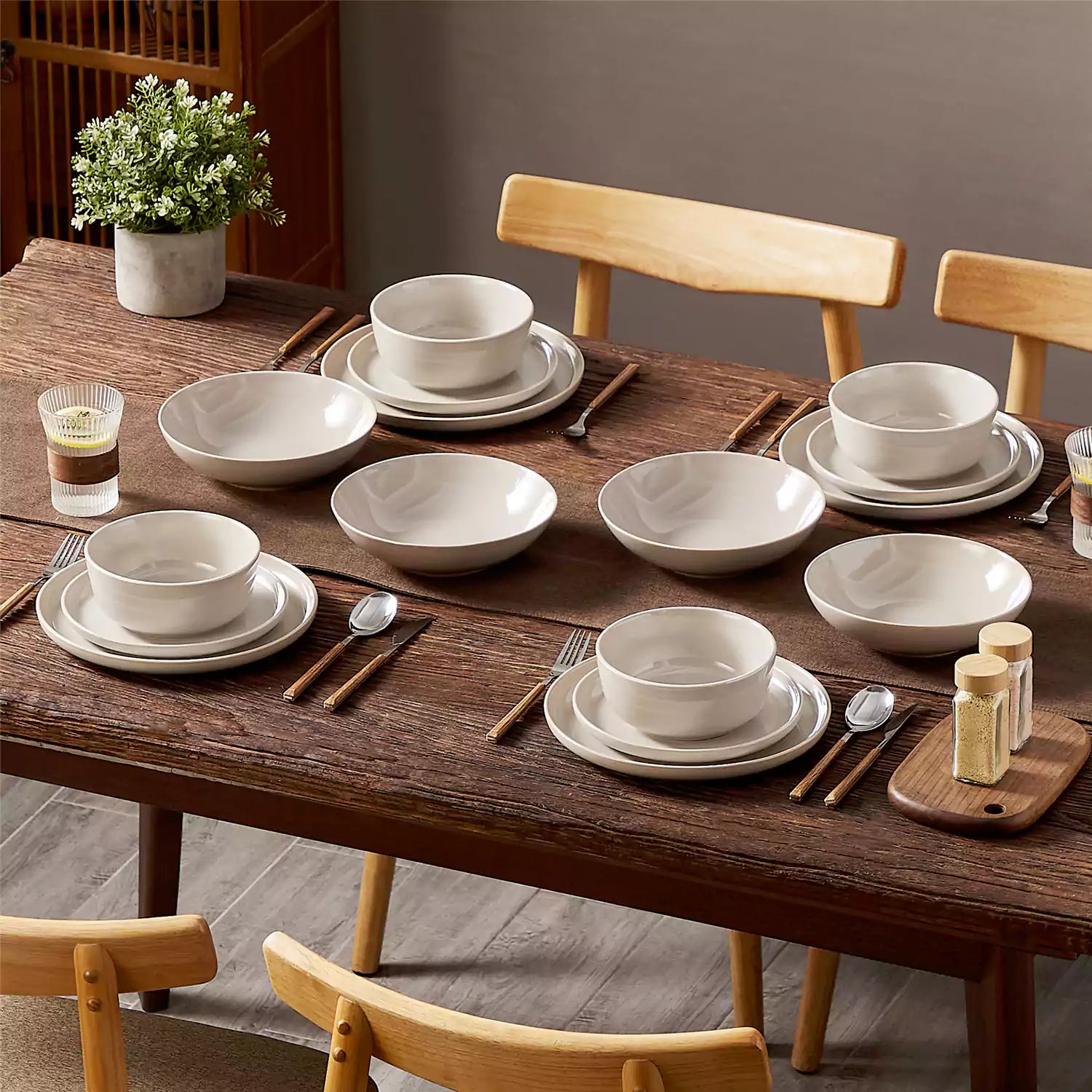 A glossy grey 16-piece stoneware dinnerware set from the Playa collection - featuring farmhouse charm with plates and bowls for 4 people-vancasso