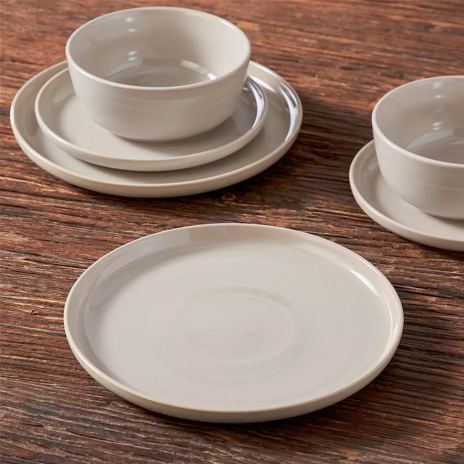 Playa 18-Piece Stoneware Dinnerware Set with plates and bowls for 6 - featuring a unique grey reactive glaze and a farmhouse-inspired style-vancasso