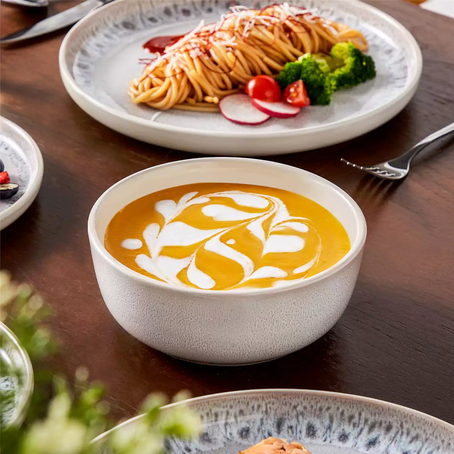 Snow 16-Piece Stoneware Set With Snowflake Glaze Perfect For Cozy Everyday Meals.