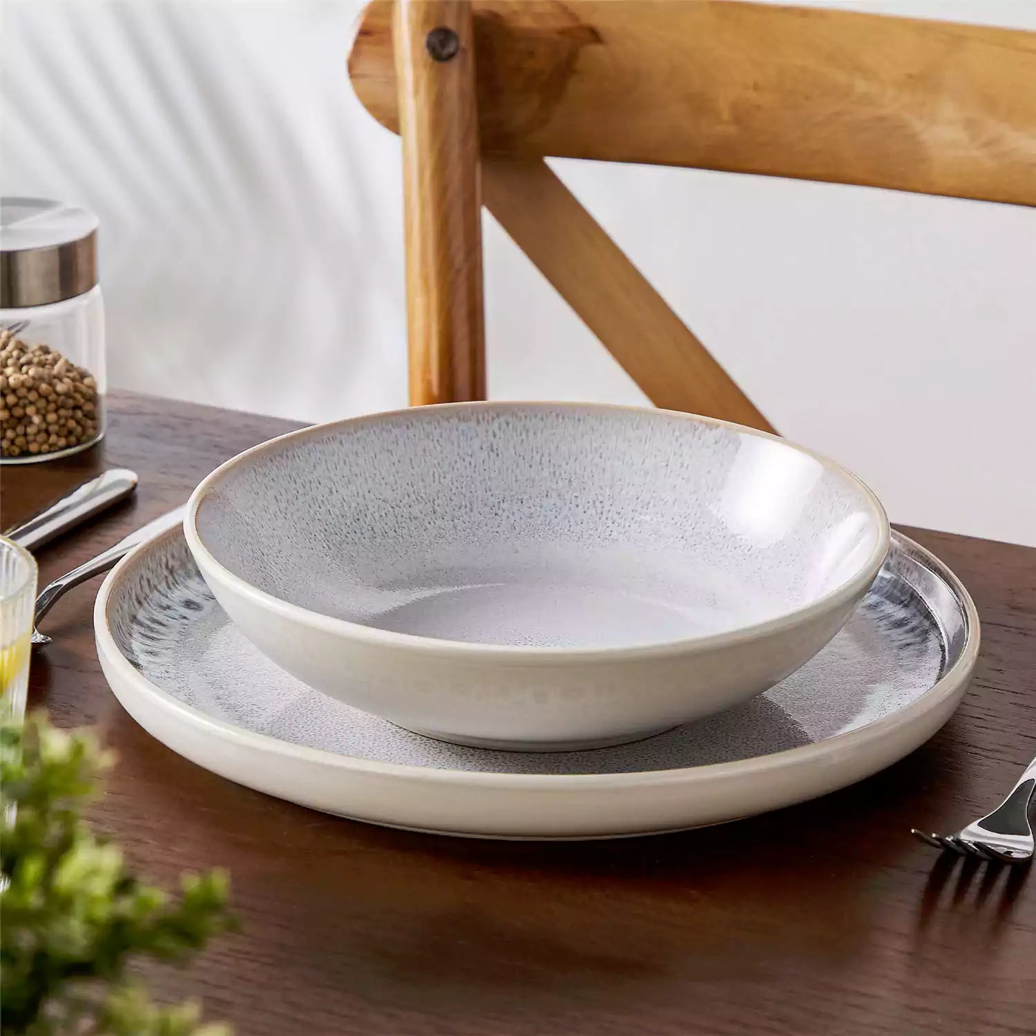 Snow 16-Piece Stoneware Set With Snowflake Glaze Perfect For Cozy Everyday Meals.