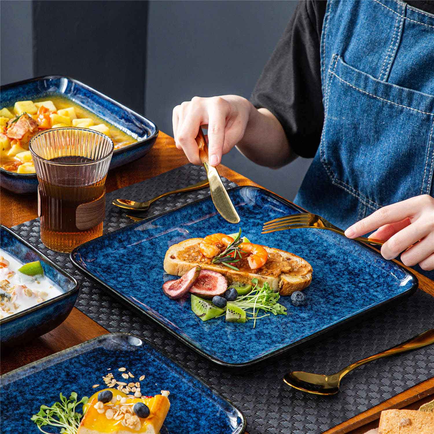 Stern 16 Piece Blue Square Dinnerware Set