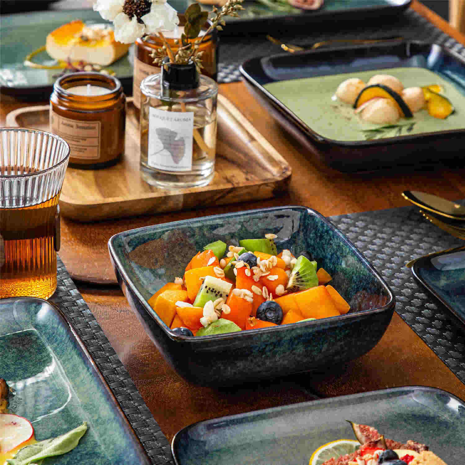Stern 16 Piece Green Square Dinnerware Set