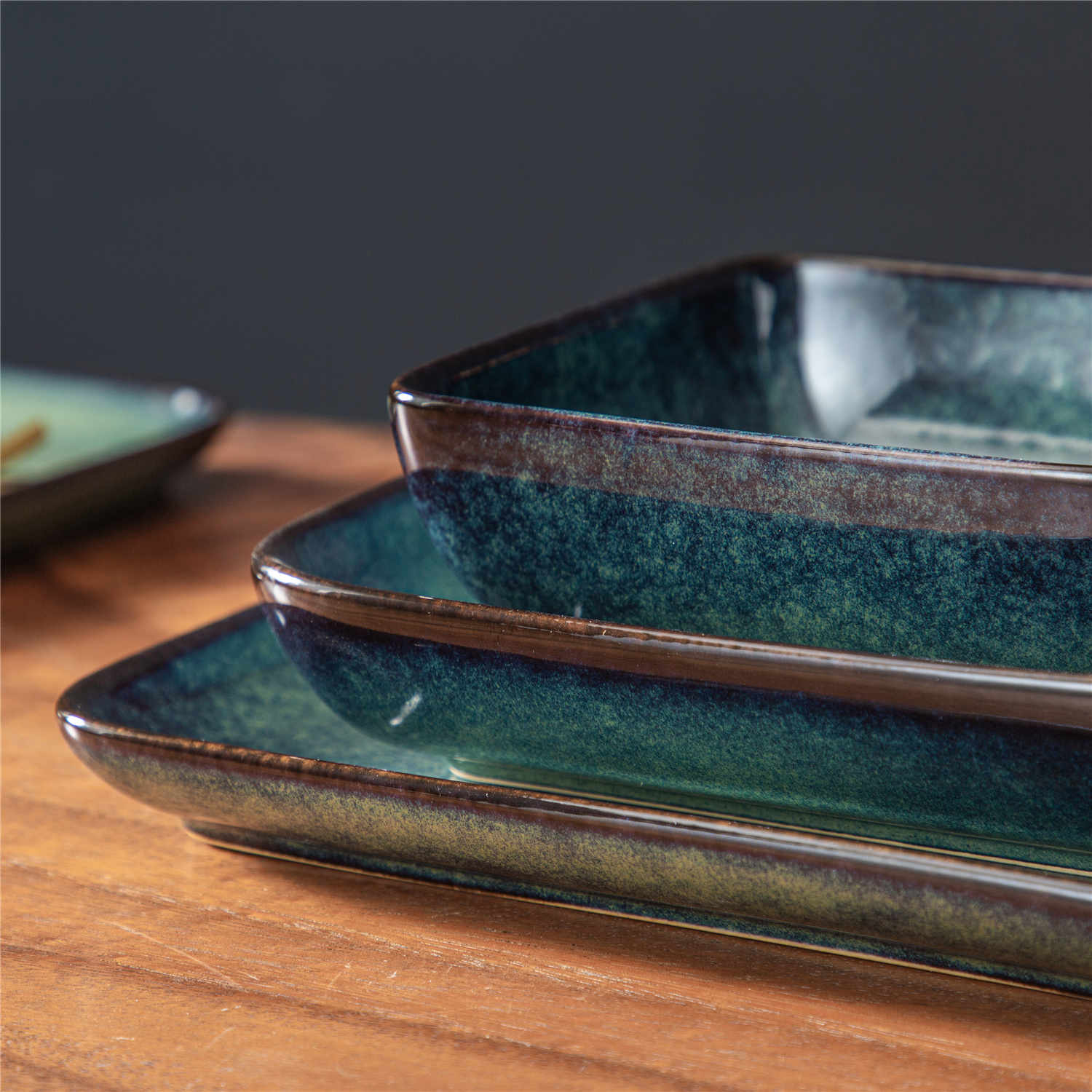 Stern 16 Piece Green Square Dinnerware Set